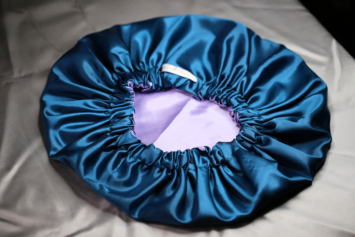 REVERSIBLE SATIN BONNET